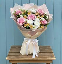 Букет цветов из:  Гвоздики, Орхидеи и Розы в Кашин