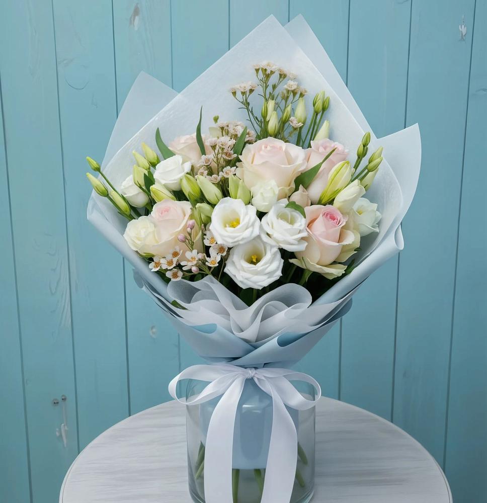 Букет цветов из: Розы и Лизиантусы в Кашин