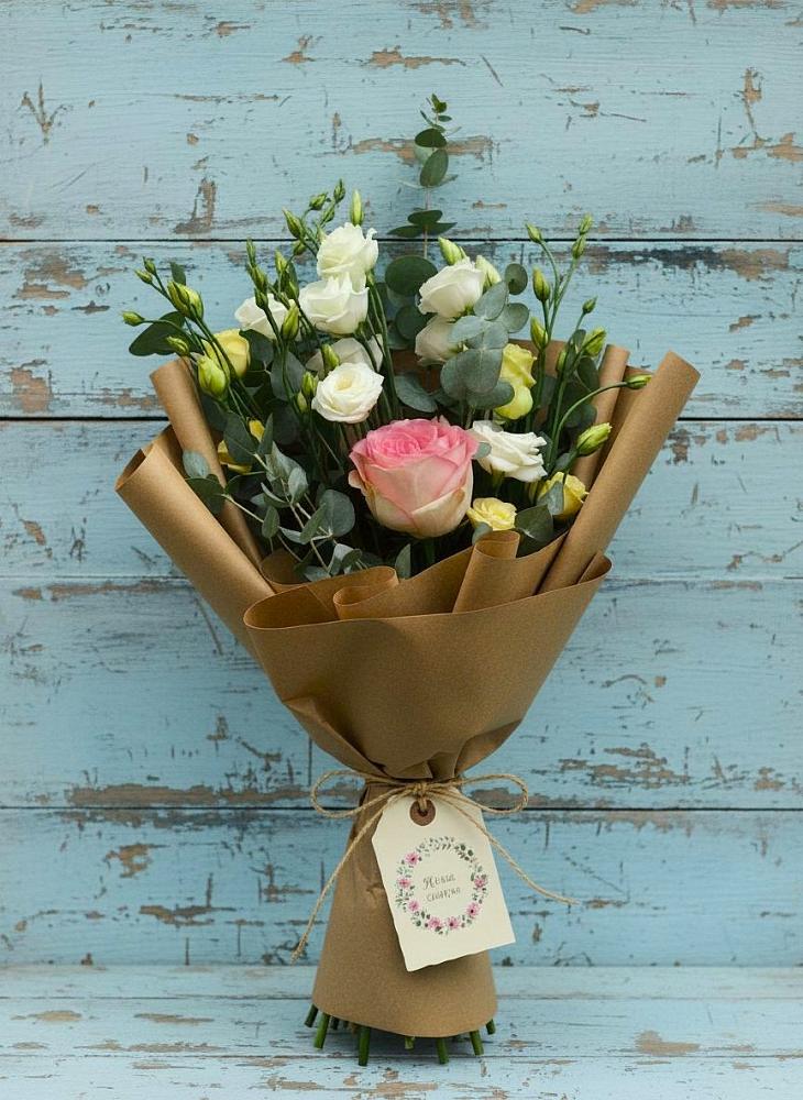 Букет цветов из: Розы и Лизиантусы в Кашин