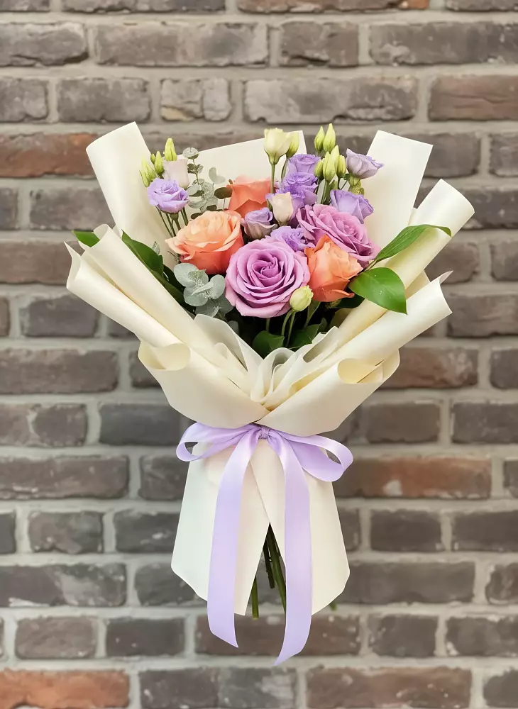 Букет цветов из: Лизиантусы и Розы в Кашин