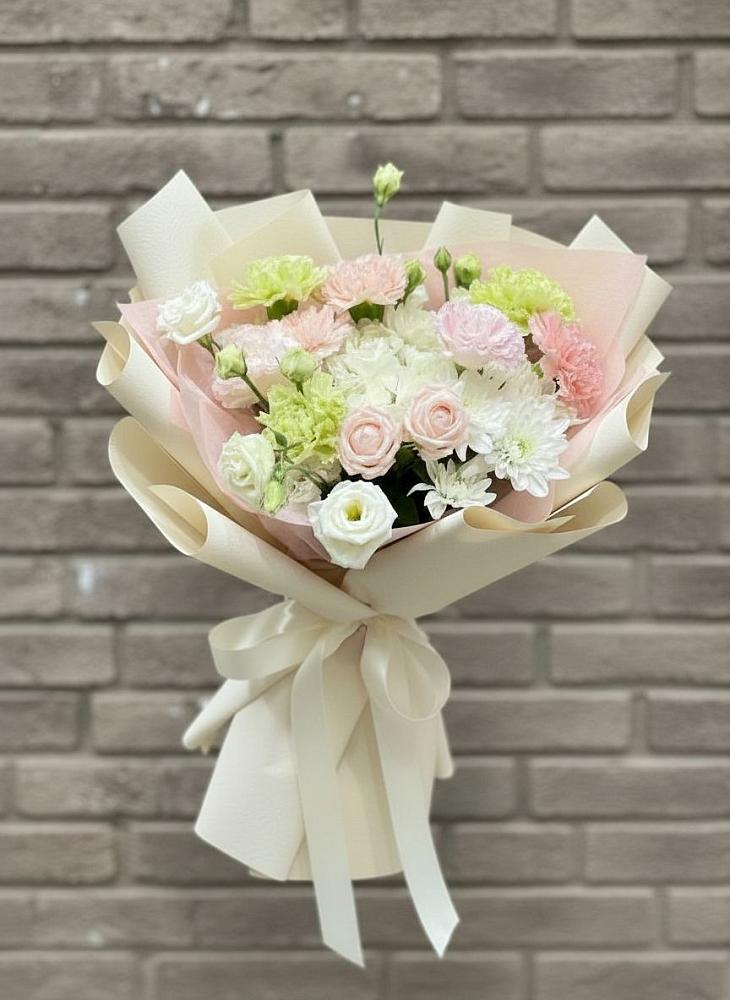 Букет цветов из: Гвоздики, Розы, Лизиантусы и Хризантемы в Кашин