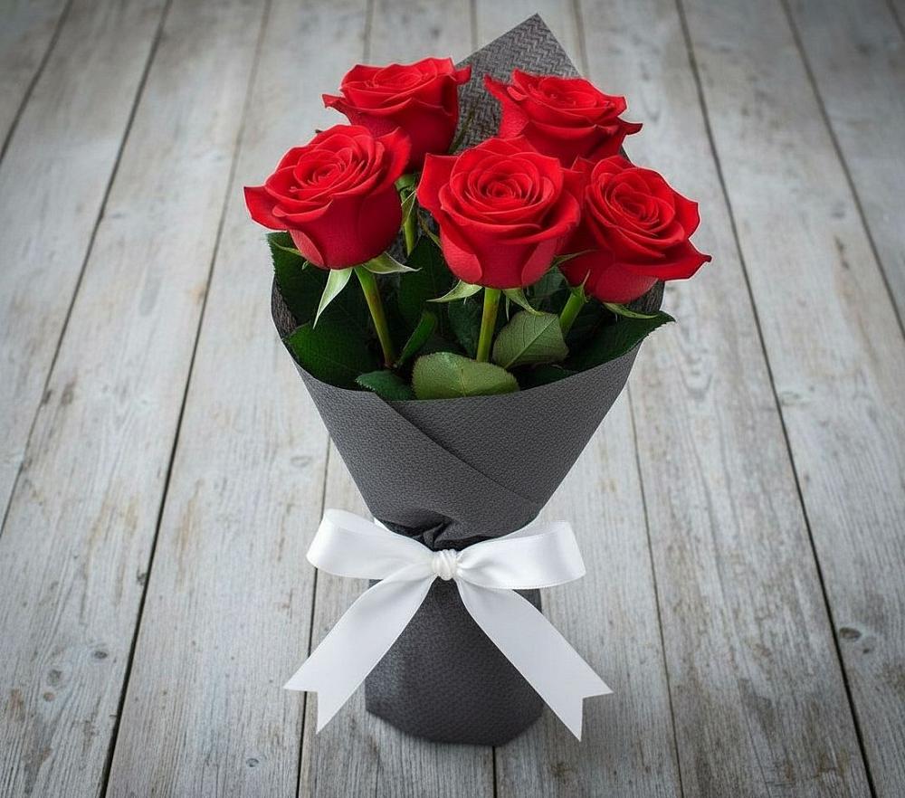 Букет 5 Красных роз Эдлесс Лав в Кашин