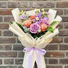 Букет цветов из:  Лизиантусы и Розы в Кашин