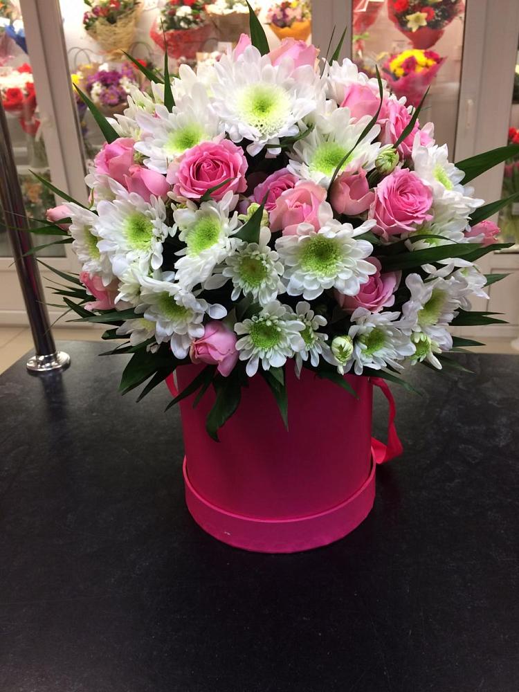 Цветочная композиция из Розы и Хризантемы в шляпной коробке в Кашин